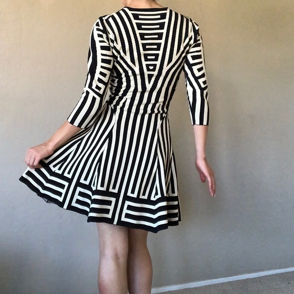 Fun pattern dress - Picture 3 of 4